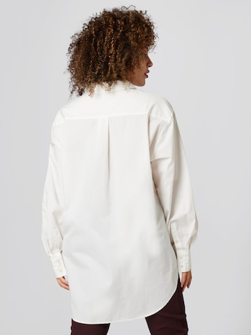 A LOT LESS - Blusa 'Sissy' em branco