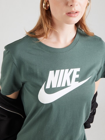 T-shirt 'ESSNTL' Nike Sportswear en vert