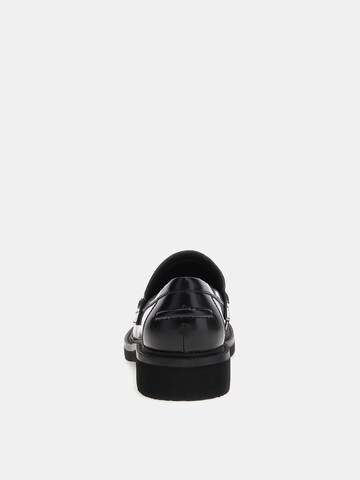 GUESS Moccasins ' Shatha ' in Black