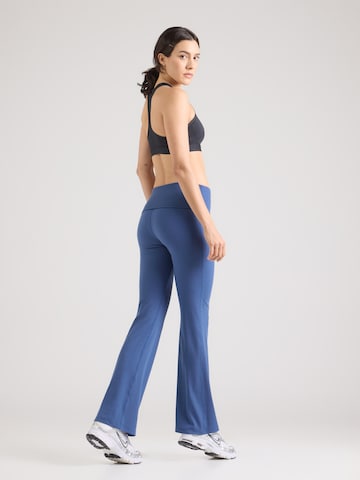 évasé Pantalon 'CHILL' Nike Sportswear en bleu