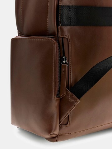 GUESS Rucksack 'Boston' in Braun