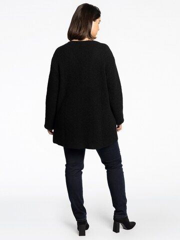 Yoek Oversized Sweater in Black