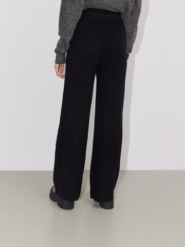 Wide leg Pantaloni 'Gigi' di LeGer by Lena Gercke in nero