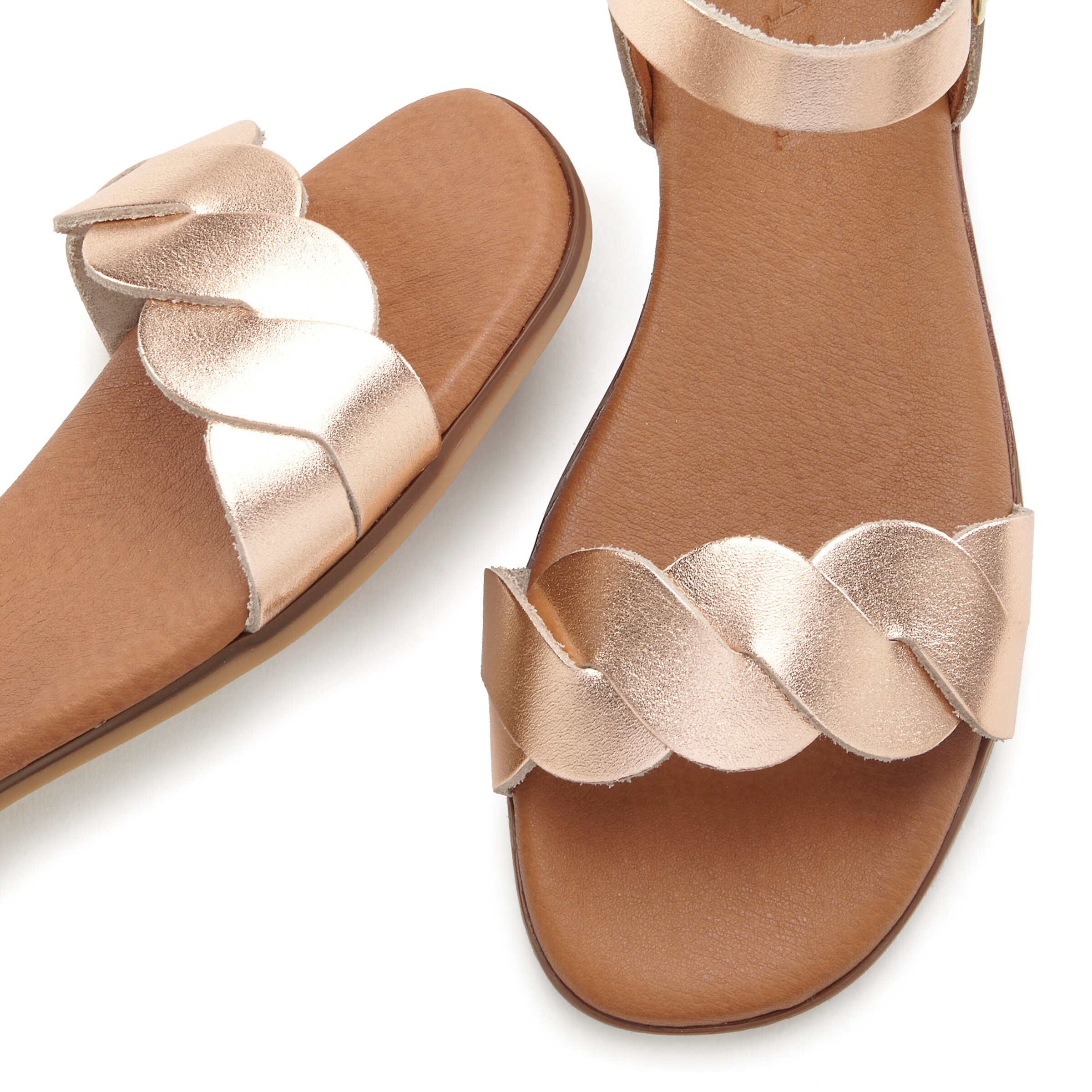 LASCANA Сандали в кафяво