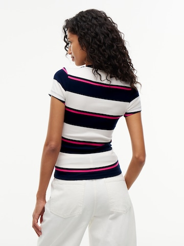 Tricou de la Tommy Jeans pe alb