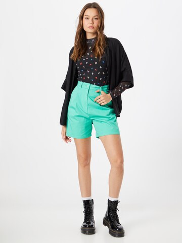 Monki - Regular Calças com pregas em verde