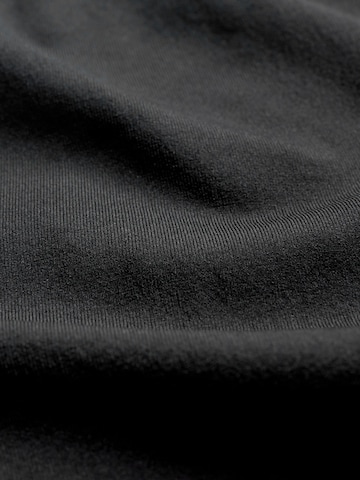 The Set Skinny Shorts in Schwarz