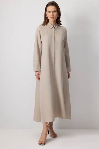 Robe-chemise Touche Prive en beige : devant
