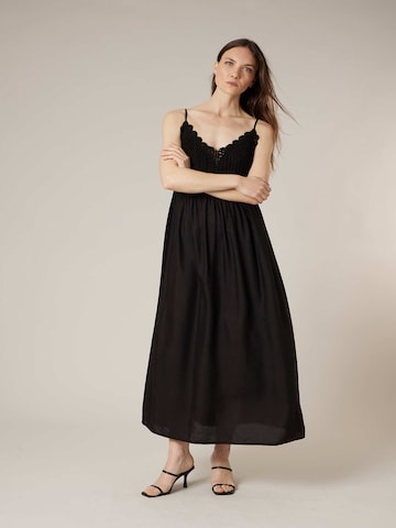 Deeluxe Dress 'Kalea' in Black: front