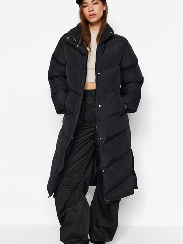 Trendyol Winter coat in Black: front