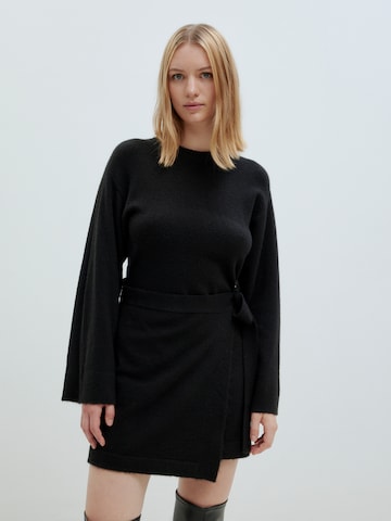 EDITED Stickad klänning 'Coraline' i svart: framsida