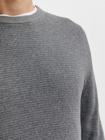 SELECTED - Jersey 'Rocks' en gris