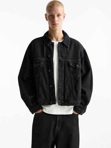 Veste mi-saison Pull&Bear en noir : devant