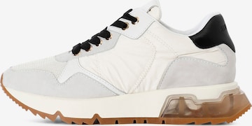 Sneaker bassa di CAFè NOIR in bianco: frontale