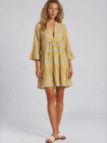 Robe d’été 'BEACHWEAR EMBROIDERY CROWN' Pink Label en jaune : devant