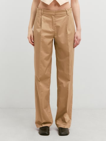 Regular Pantalon 'Saylor' EDITED en marron : devant