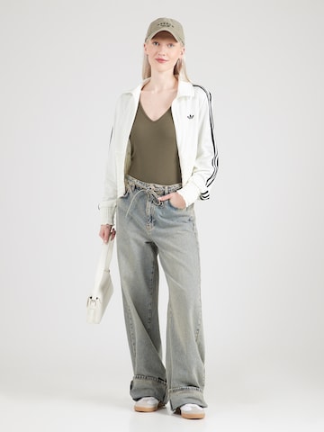 ABOUT YOU Боди-футболка 'Emmy' в Зеленый