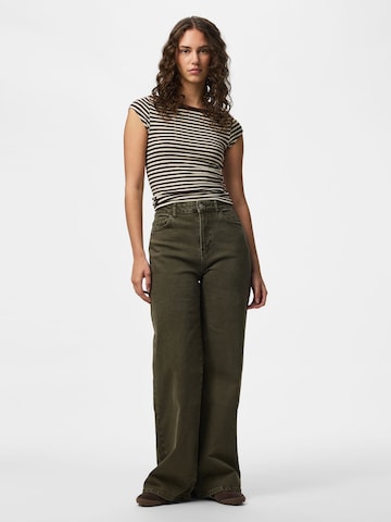 Wide leg Jeans 'PCSELMA' di PIECES in verde: frontale