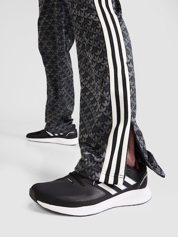 regular Pantaloni 'Classic' di ADIDAS ORIGINALS in grigio