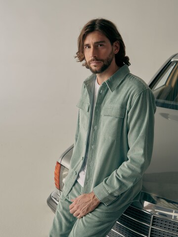 Regular fit Camicia 'Faris' di ABOUT YOU x Alvaro Soler in verde: frontale