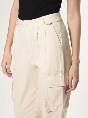 Influencer Tapered Cargobyxa i vit