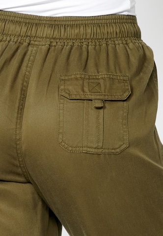 KOROSHI Tapered Jeans in Grün