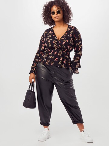 ABOUT YOU Curvy Blouse 'Lil' in Zwart