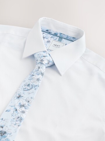 Next Slim Fit Set: Hemd und Krawatte in Weiß