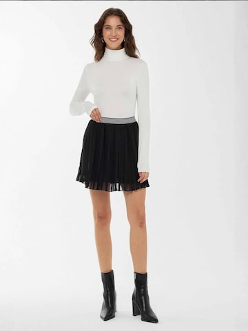 Hiccup Skirt in Black