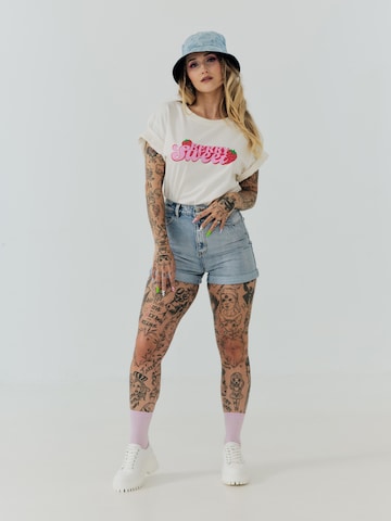 ABOUT YOU x Sharlota regular Jeans 'Jasmin' i blå