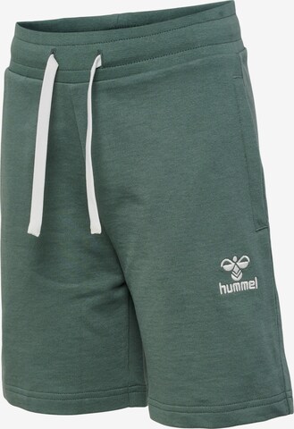 Hummel Regular Shorts 'BASSIM' in Grün