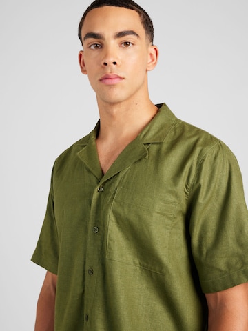 Coupe regular Chemise BURTON MENSWEAR LONDON en vert