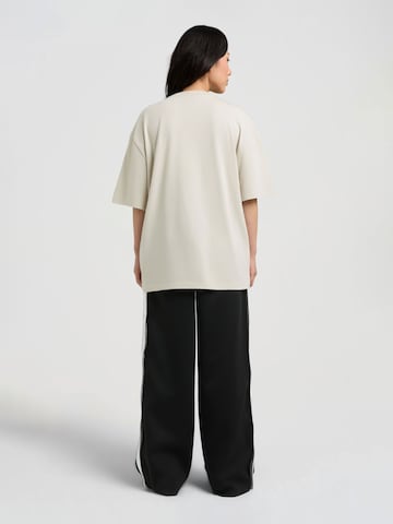 AND1 Oversize t-shirt 'Auf Dem Geld' i grå