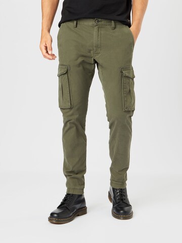 s.Oliver Tapered Cargo Pants in Green: front
