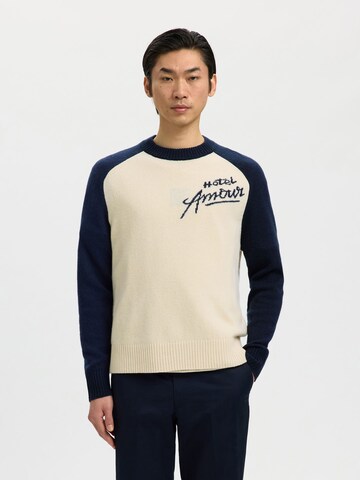 SELECTED - Jersey 'Selected X Hotel Amour' en beige: frente