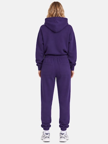 loyal Loosefit Unisex Sweatpants in Relaxed Fit in Lila