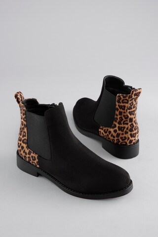 Aniston Chelsea Boots in Black