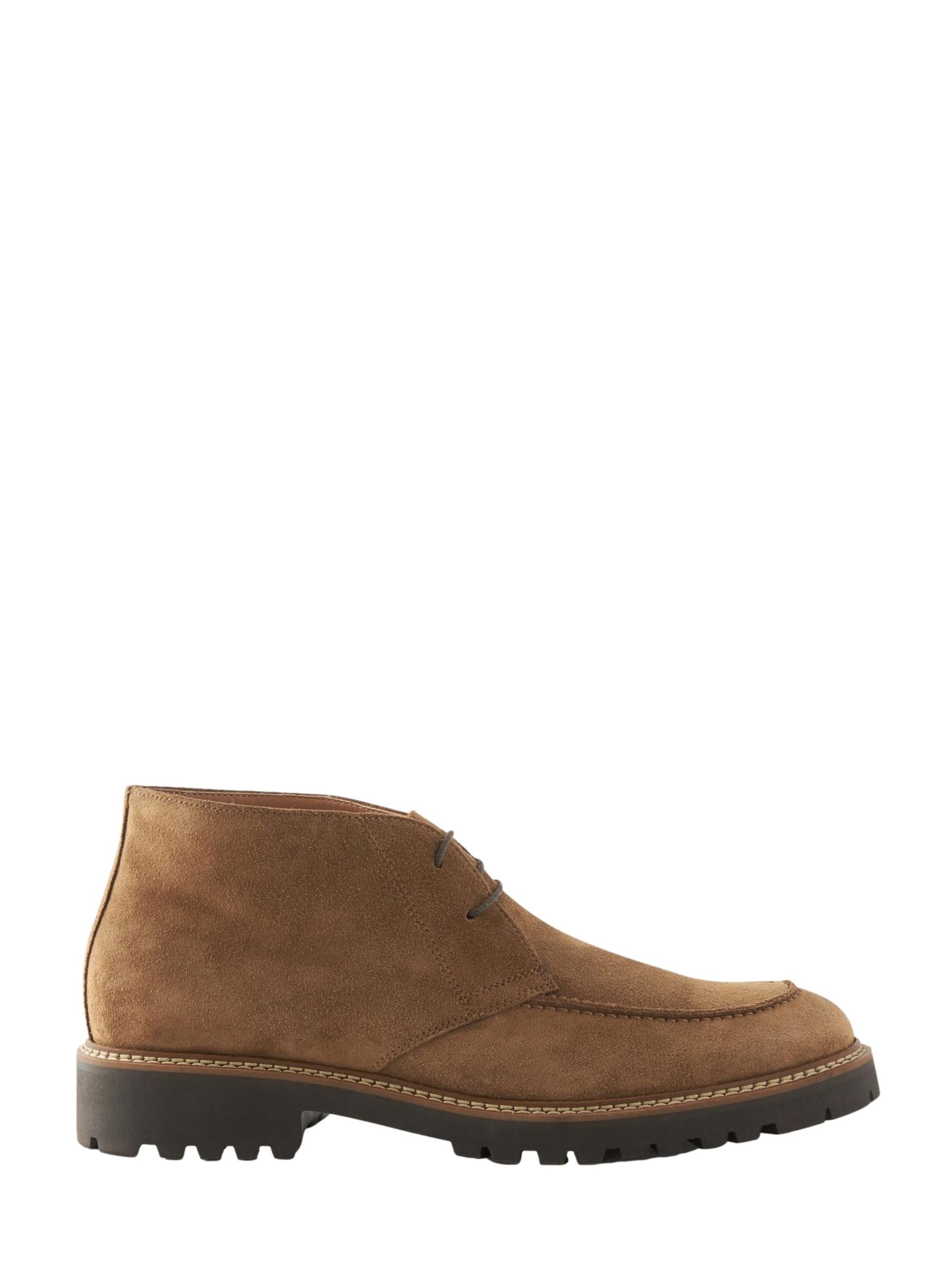 Next Chukka boots σε καφέ: μπροστά