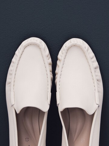Chaussure basse Next en blanc