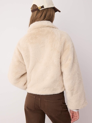 Trendyol Jacke in Beige