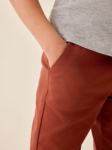 Next - regular Pantalón en marrón