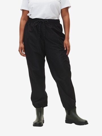 Zizzi Regular Athletic Pants in Black: front