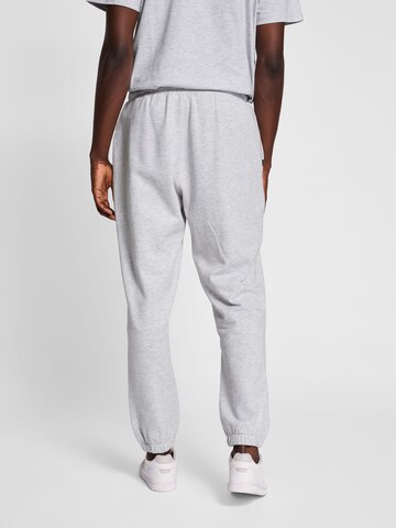 Effilé Pantalon Hummel en gris