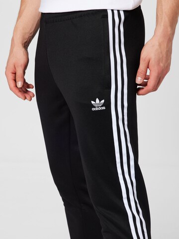 ADIDAS ORIGINALS Zwężany krój Spodnie 'Adicolor Classics SST' w kolorze czarny