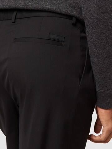 Regular Pantalon à pince Calvin Klein en noir