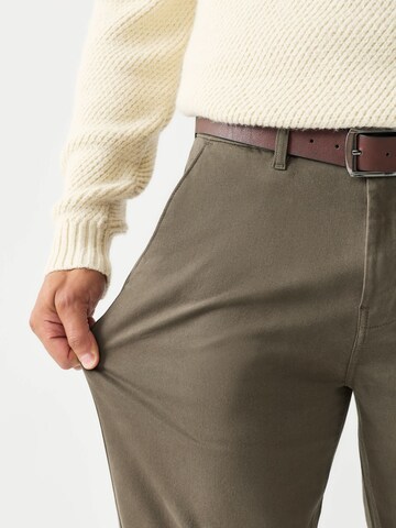 regular Pantaloni chino di Next in grigio