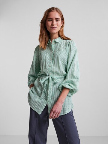 PIECES - Blusa 'Vosa' en verde: frente