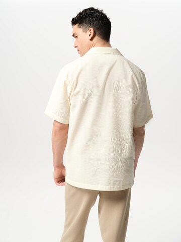 ABOUT YOU x Jaime Lorente Regularny krój Koszula 'Nico' w kolorze biały