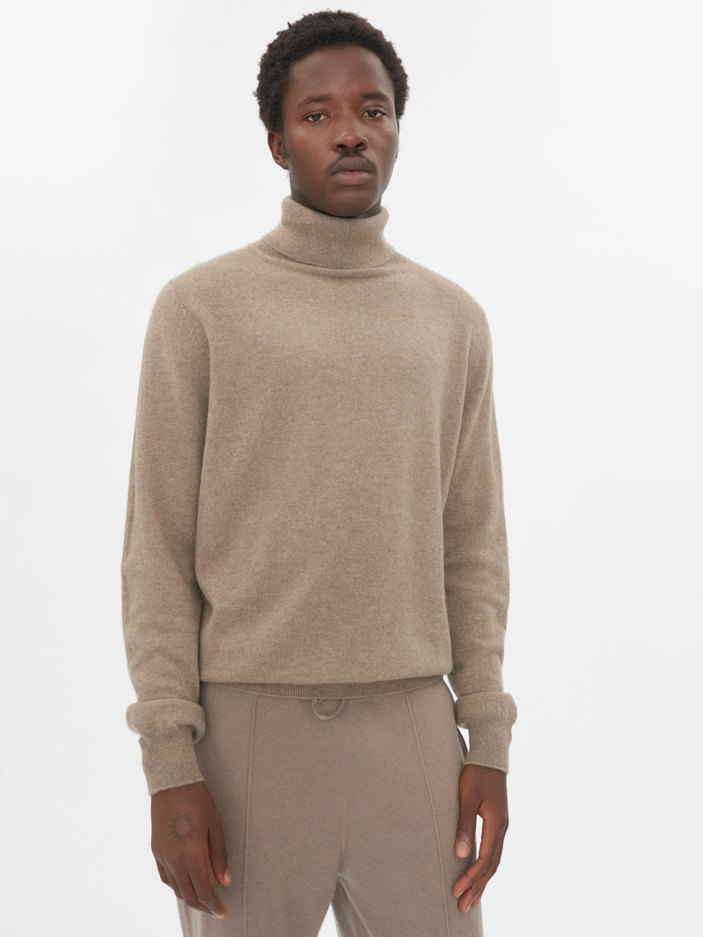 GOBI Cashmere - Jersey 'Men's Essential Turtleneck Cashmere Sweater' en gris: frente