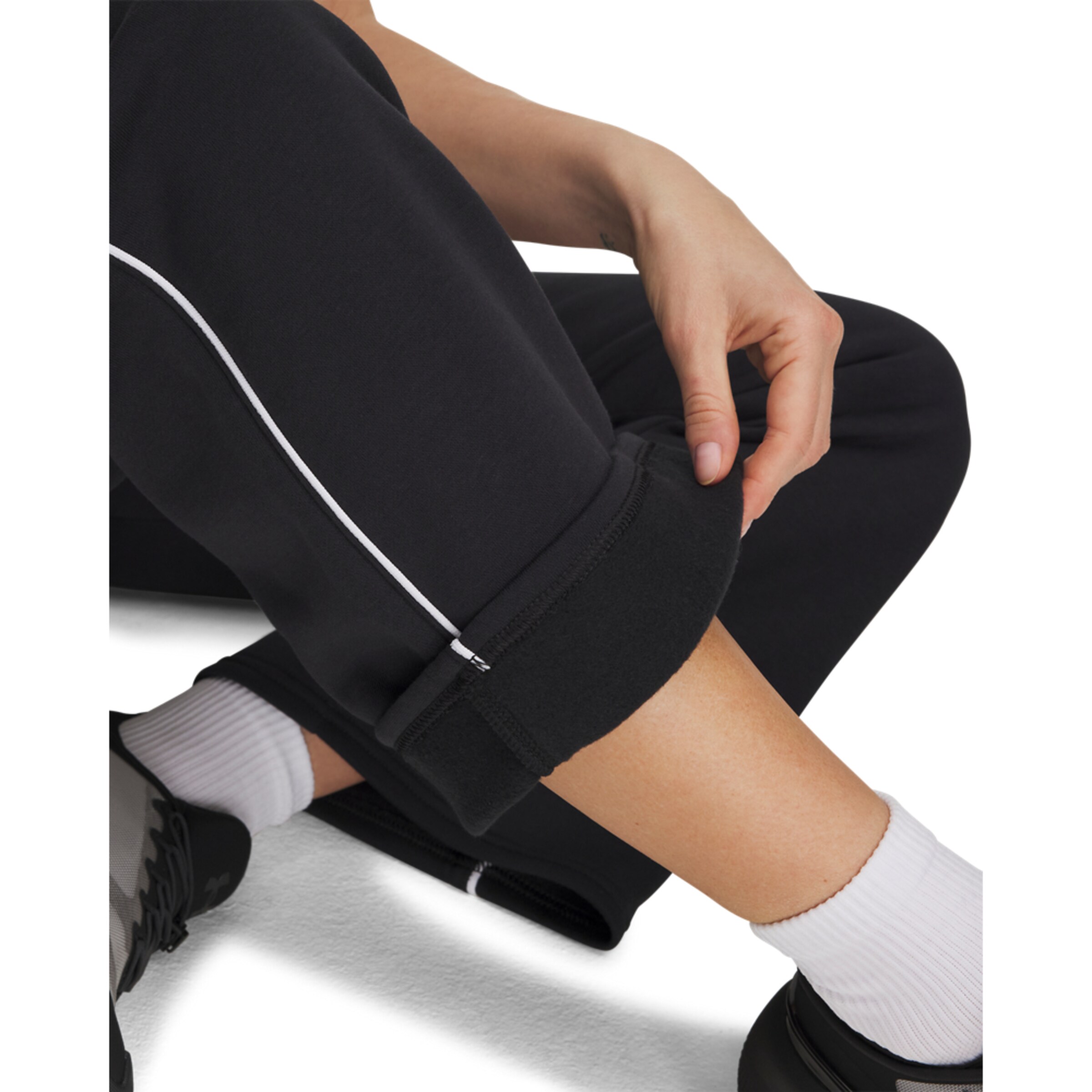 UNDER ARMOUR Regular Workout Pants in Black